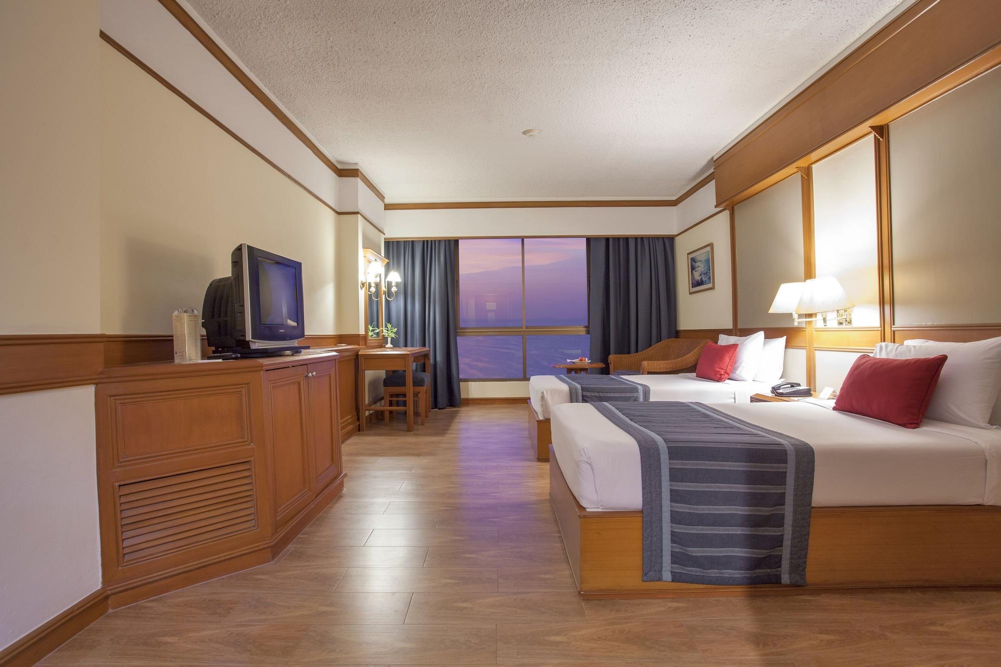 Cholchan Pattaya Beach Resort - Sha Extra Plus Extérieur photo Deluxe Room