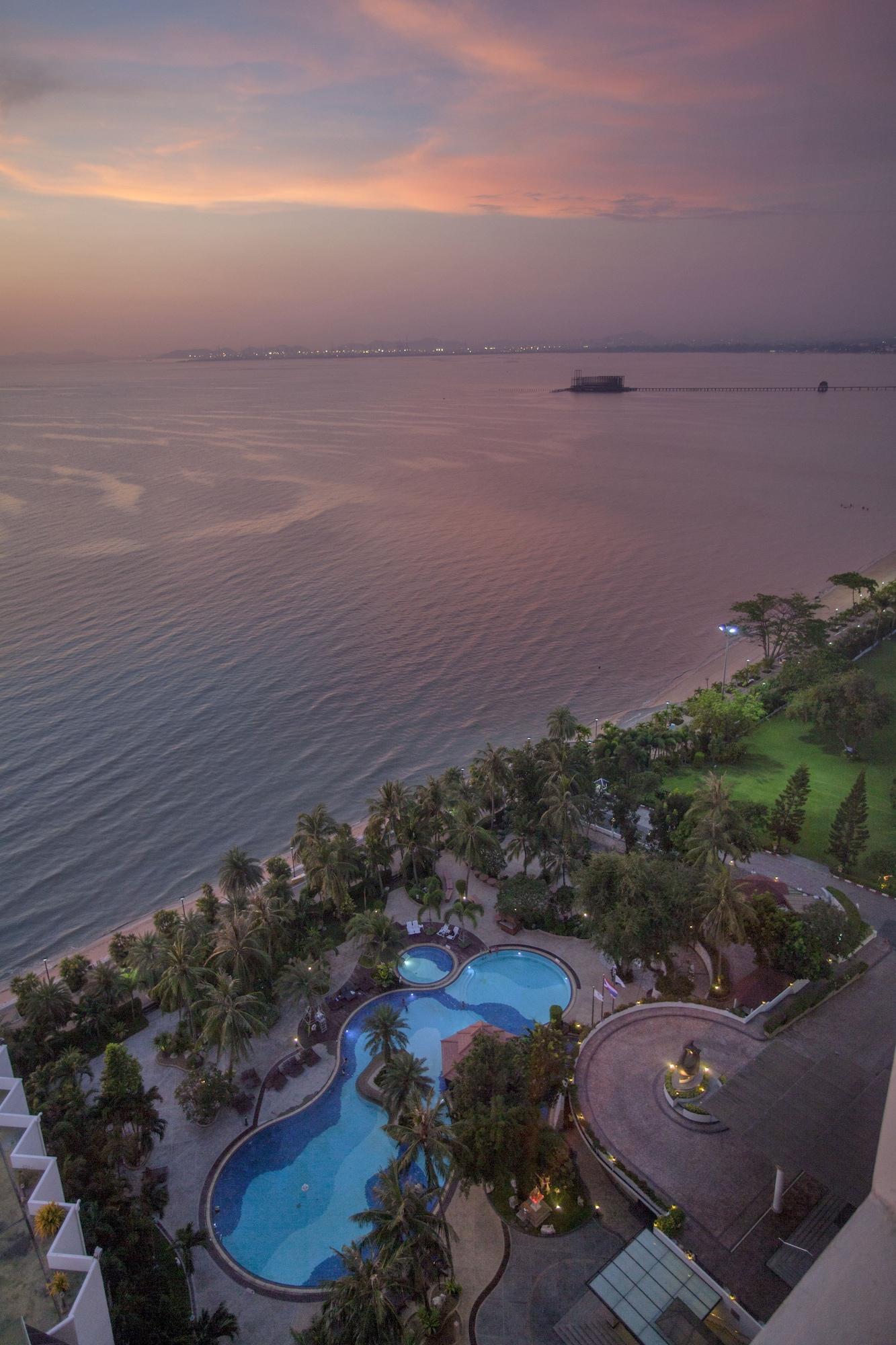 Cholchan Pattaya Beach Resort - Sha Extra Plus Extérieur photo