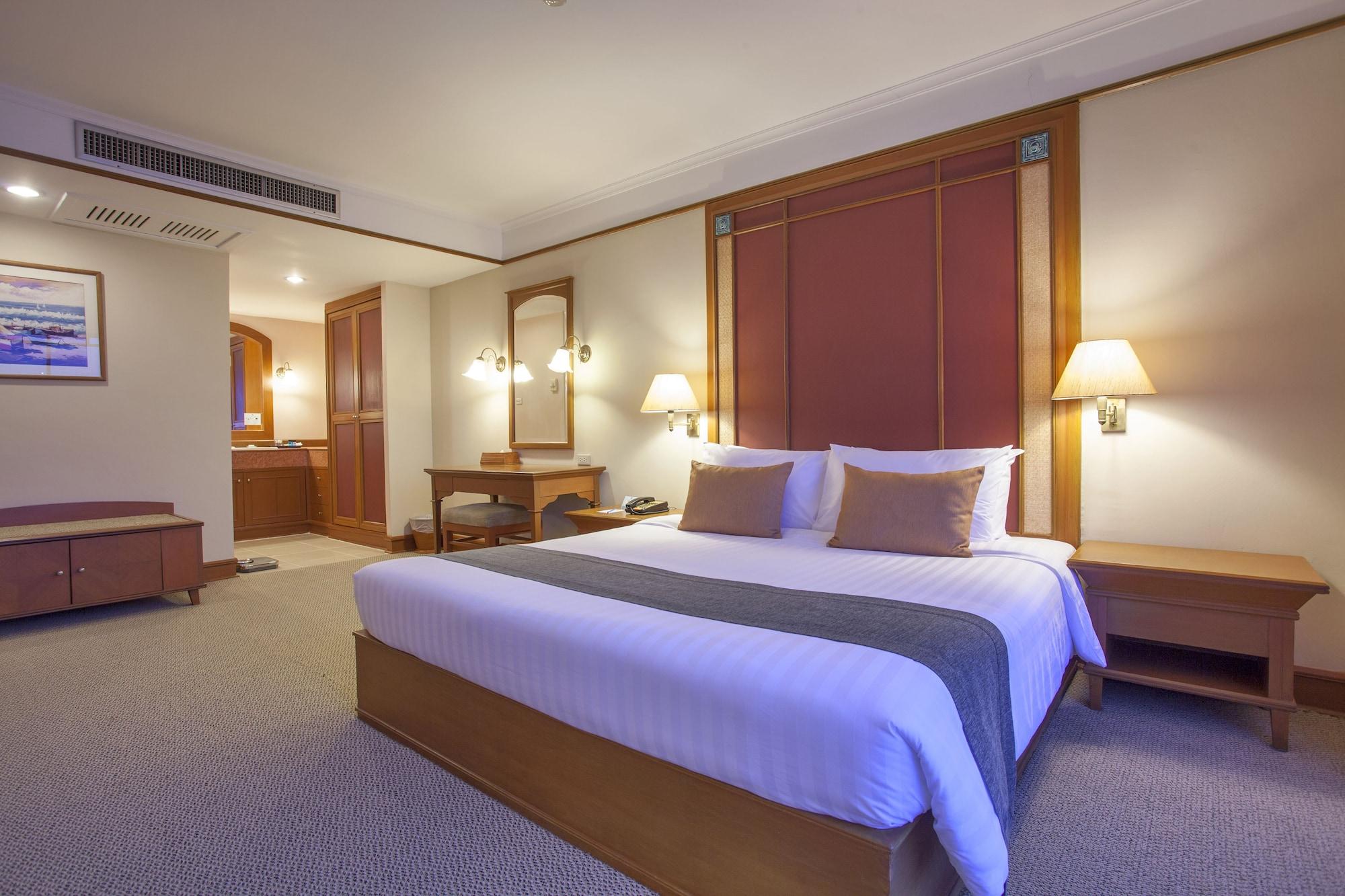 Cholchan Pattaya Beach Resort - Sha Extra Plus Extérieur photo Deluxe Room