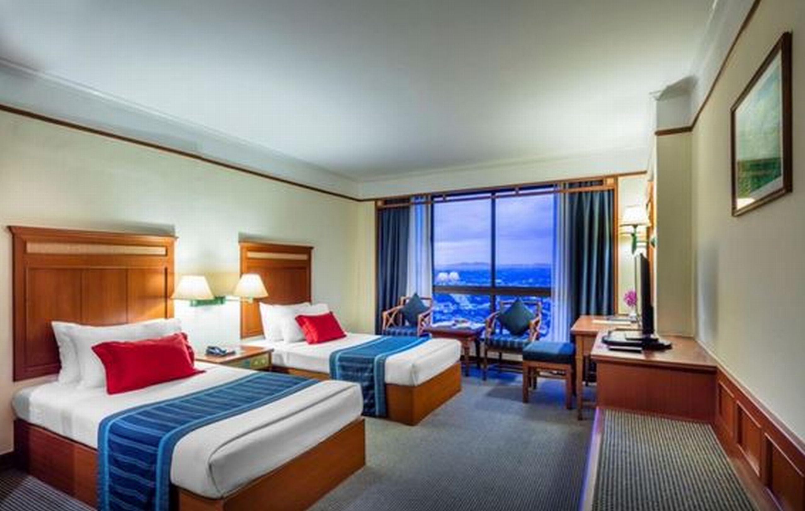 Cholchan Pattaya Beach Resort - Sha Extra Plus Extérieur photo Deluxe Room