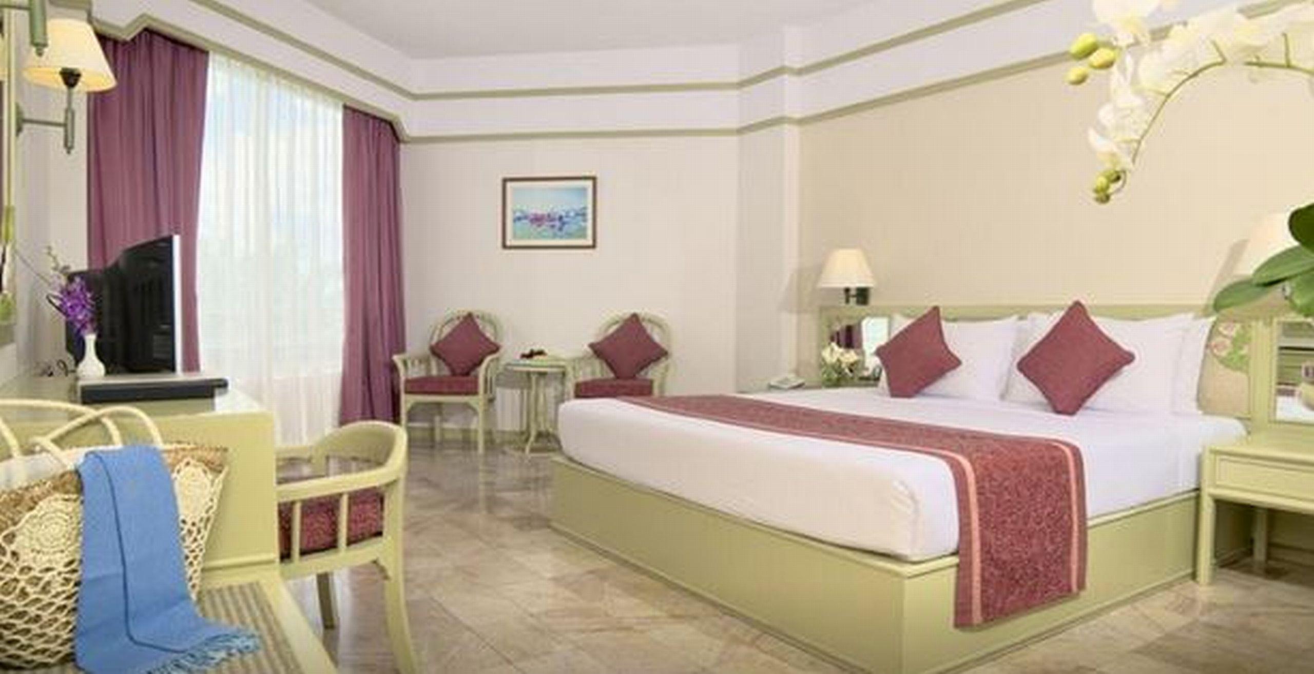 Cholchan Pattaya Beach Resort - Sha Extra Plus Extérieur photo A room at the hotel