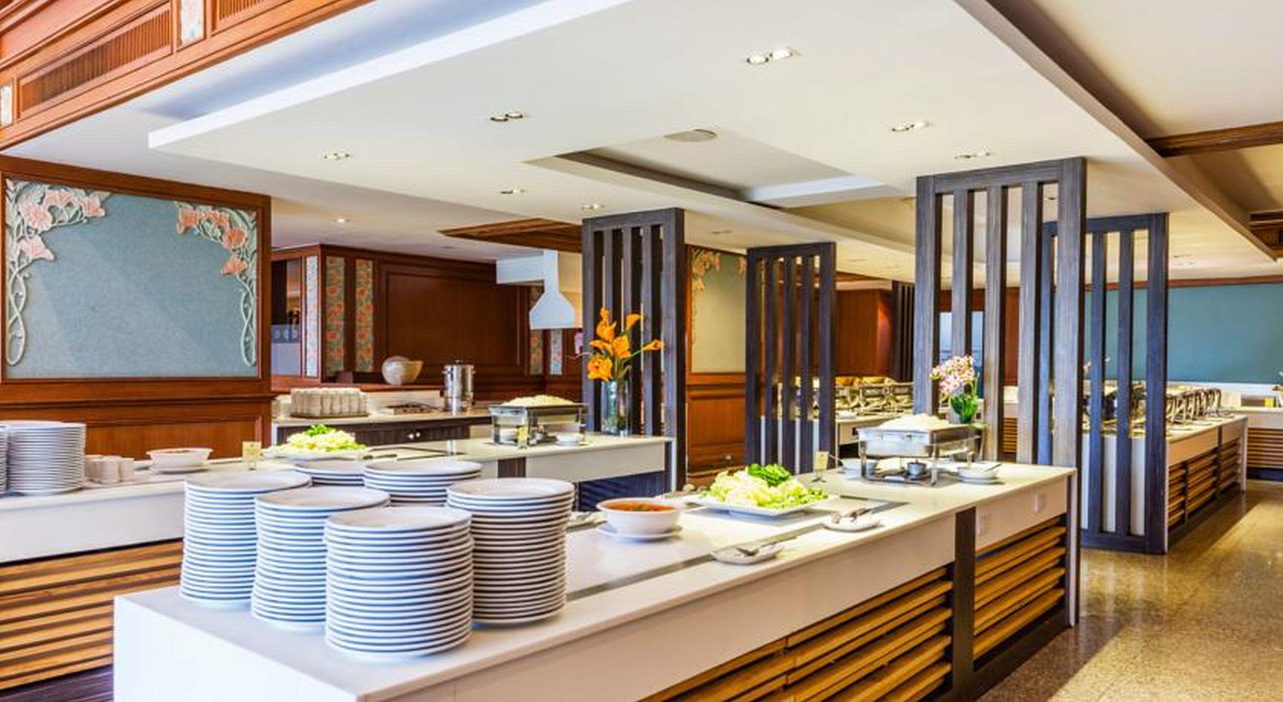 Cholchan Pattaya Beach Resort - Sha Extra Plus Extérieur photo The buffet at the hotel