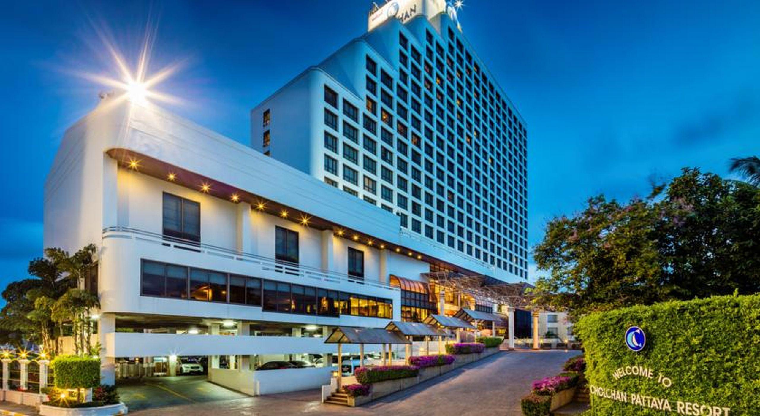 Cholchan Pattaya Beach Resort - Sha Extra Plus Extérieur photo Royal Paragon Hotel