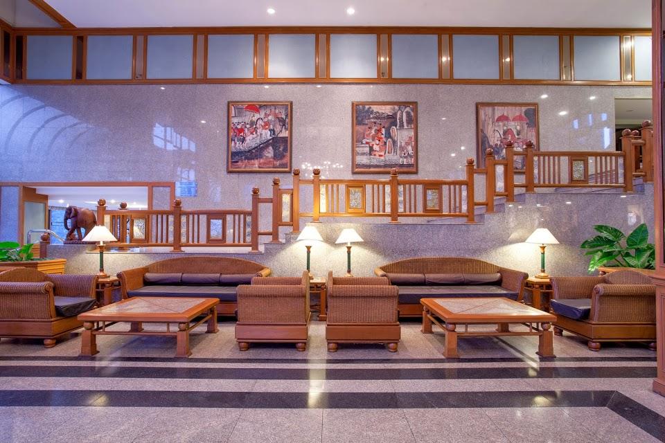 Cholchan Pattaya Beach Resort - Sha Extra Plus Extérieur photo Lobby