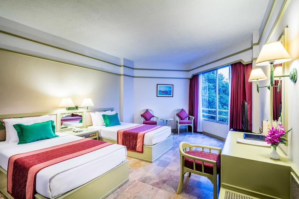 Cholchan Pattaya Beach Resort - Sha Extra Plus Extérieur photo Deluxe Room