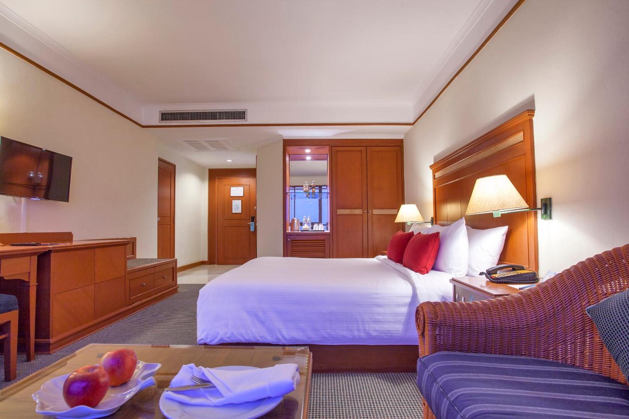 Cholchan Pattaya Beach Resort - Sha Extra Plus Chambre photo Deluxe Room