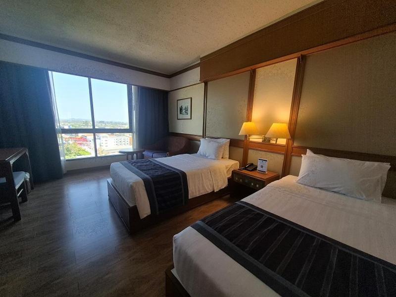 Cholchan Pattaya Beach Resort - Sha Extra Plus Extérieur photo