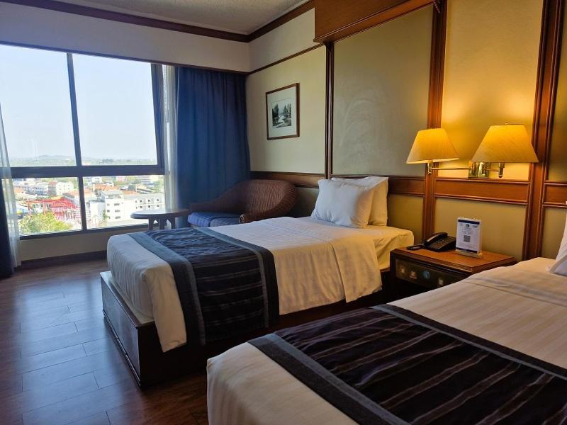 Cholchan Pattaya Beach Resort - Sha Extra Plus Extérieur photo