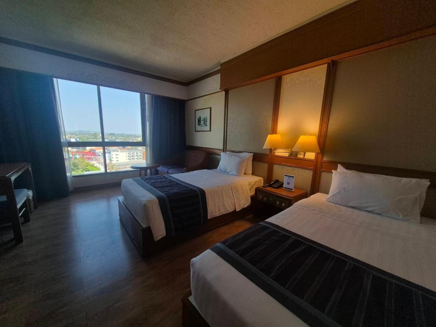 Cholchan Pattaya Beach Resort - Sha Extra Plus Extérieur photo