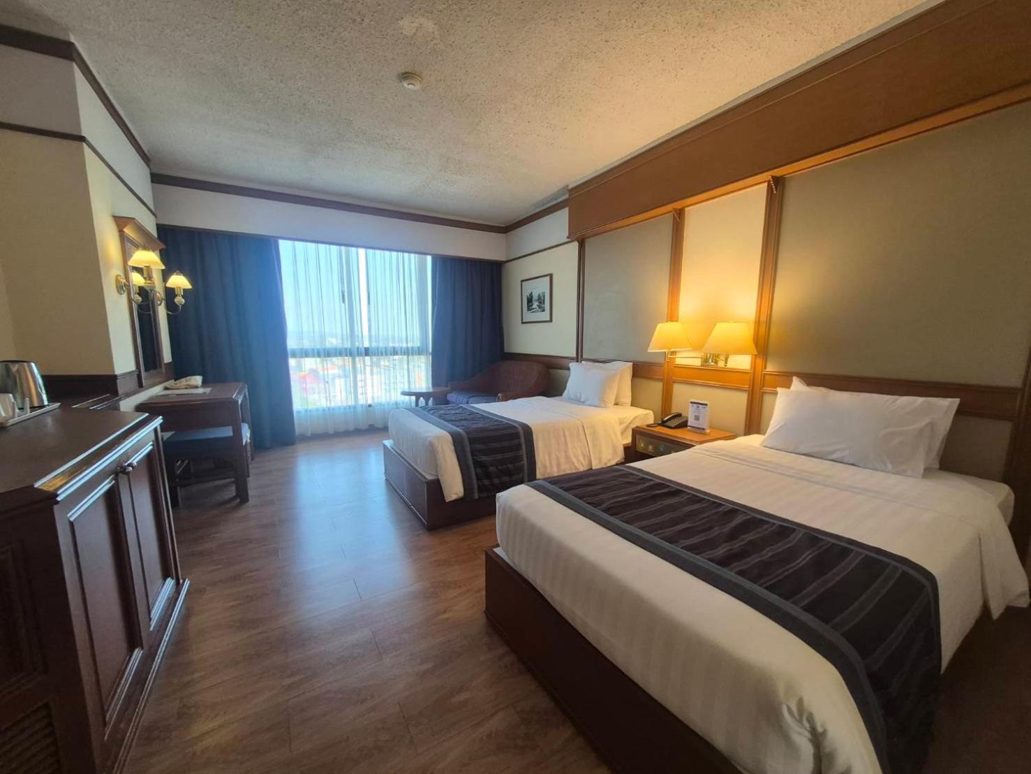 Cholchan Pattaya Beach Resort - Sha Extra Plus Extérieur photo