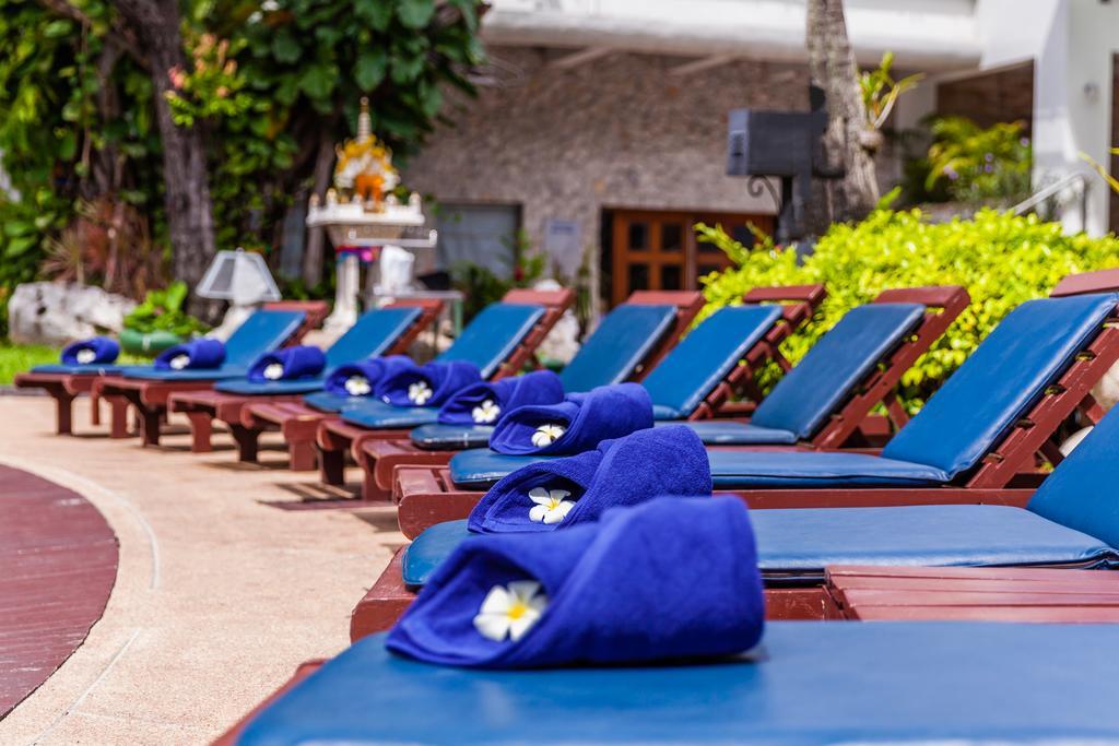 Cholchan Pattaya Beach Resort - Sha Extra Plus Extérieur photo Poolside at the Royal Paradise Hotel & Spa
