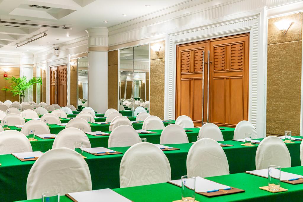 Cholchan Pattaya Beach Resort - Sha Extra Plus Extérieur photo Meeting room