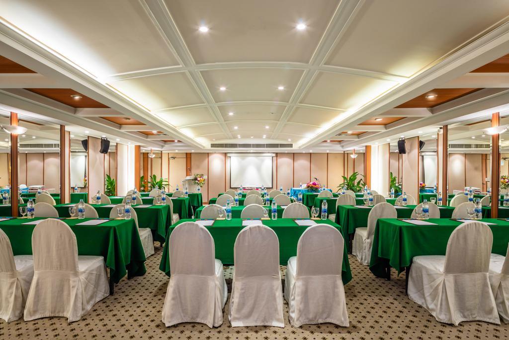 Cholchan Pattaya Beach Resort - Sha Extra Plus Extérieur photo Meeting room
