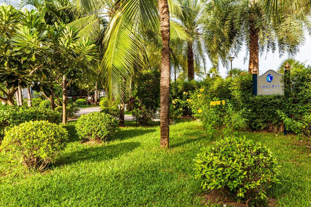 Cholchan Pattaya Beach Resort - Sha Extra Plus Extérieur photo View of the campus