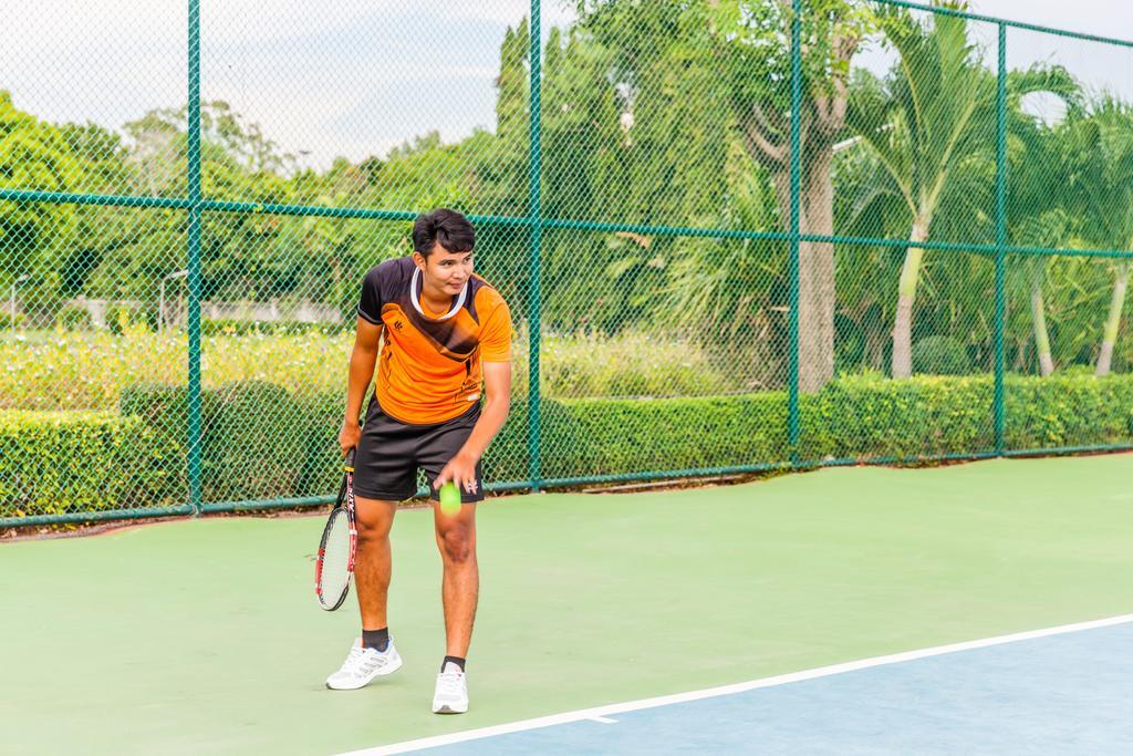 Cholchan Pattaya Beach Resort - Sha Extra Plus Extérieur photo Tennis