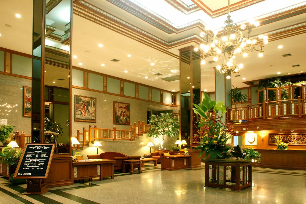 Cholchan Pattaya Beach Resort - Sha Extra Plus Extérieur photo Lobby