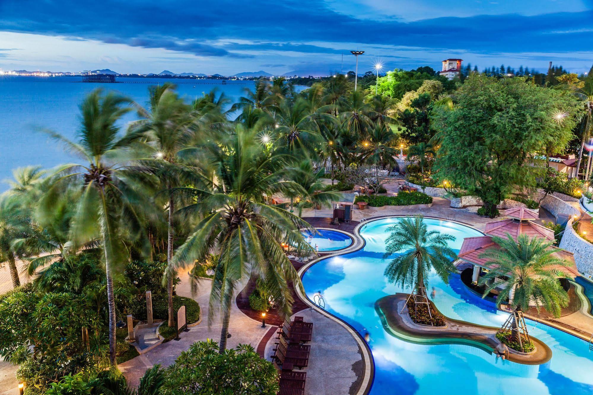 Cholchan Pattaya Beach Resort - Sha Extra Plus Extérieur photo The pool at the Royal Paradise Hotel & Spa