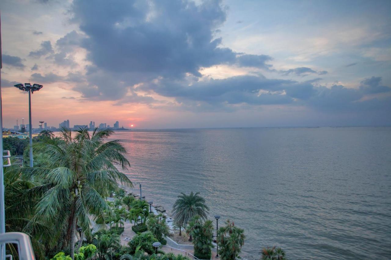 Cholchan Pattaya Beach Resort - Sha Extra Plus Extérieur photo Sunset at the Bay of Bengal, Marina Beach, Chennai