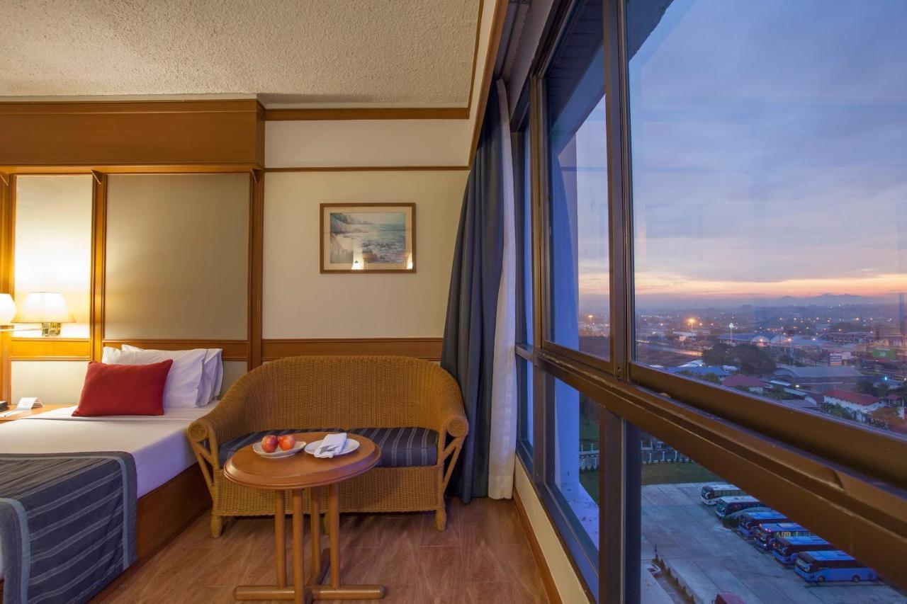 Cholchan Pattaya Beach Resort - Sha Extra Plus Extérieur photo Deluxe Room